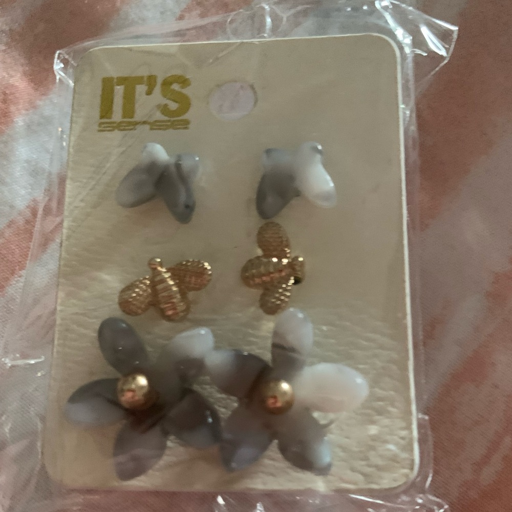 It’s Sense Butterfly, bee, and flower stud earrings set